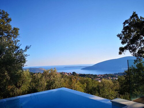 Luxurious contemporary villa with pool