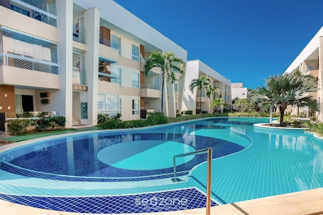 Apartamento básico | Piscina | Piscina externa. Porto Smeralda Guarajuba Apt w/ Balcony - Psmc003