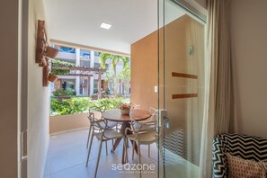 Basic Apartment | Dining