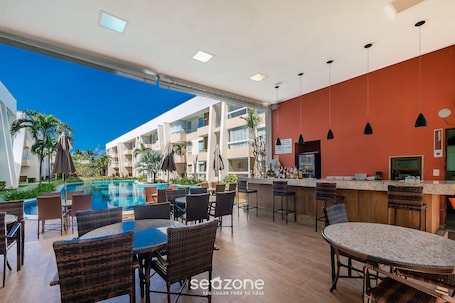 Basic Apartment | Outdoor dining
