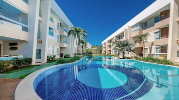 Apartemen Basic | Kolam renang | Kolam renang outdoor