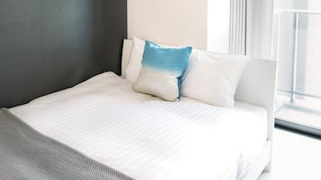 Studio, không hút thuốc | Trang bị nội thất với thiết kế riêng biệt, bàn