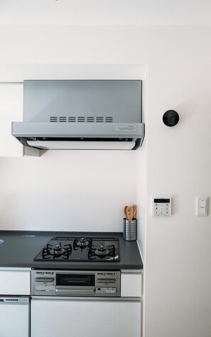 ダブルルーム 禁煙 | 専用キッチン | 大型冷蔵庫、電子レンジ、オーブン、コンロ