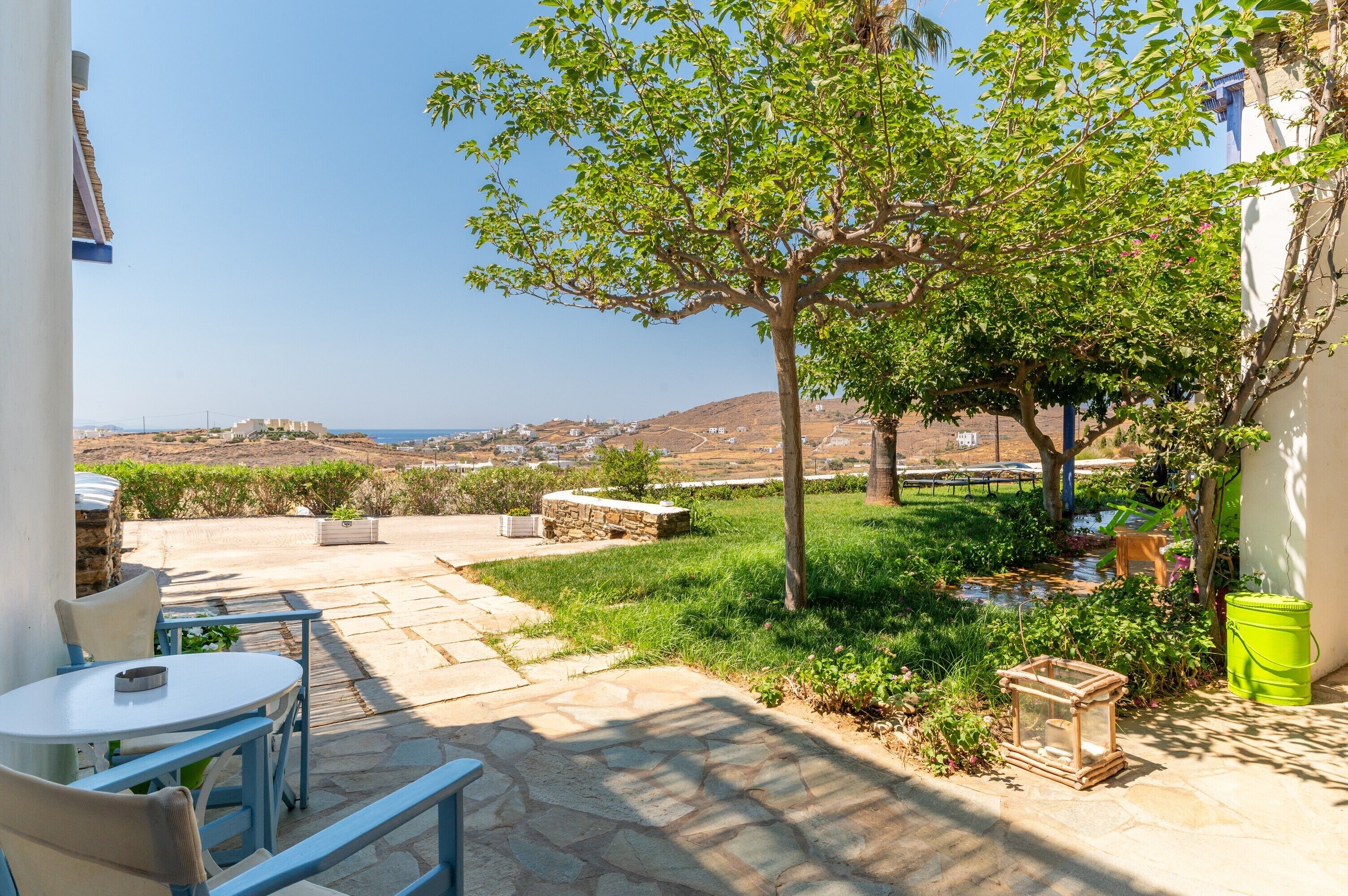 屋外ダイニングエリア