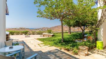 屋外ダイニングエリア