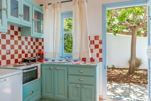 Geladeira, fogão, cooktop, cafeteira/chaleira
