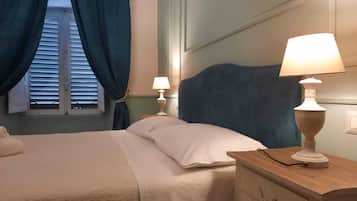 Caja de seguridad en la habitación y escritorio