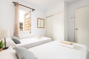 2 chambres, fer et planche à repasser, Wi-Fi gratuit, draps fournis