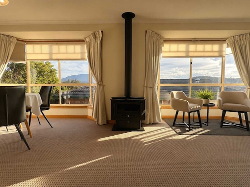 Lindisfarne Loft Near CBD