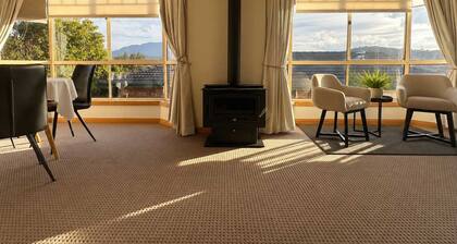 Lindisfarne Loft Near CBD