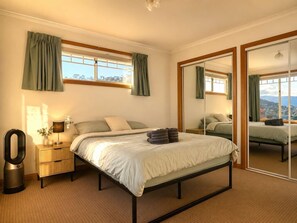 2 habitaciones, tabla de planchar con plancha, cuna de viaje y wifi 