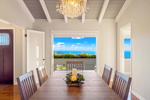 Dining - La Jolla Hilltop Haven with Ocean Views and Spa (San Diego)