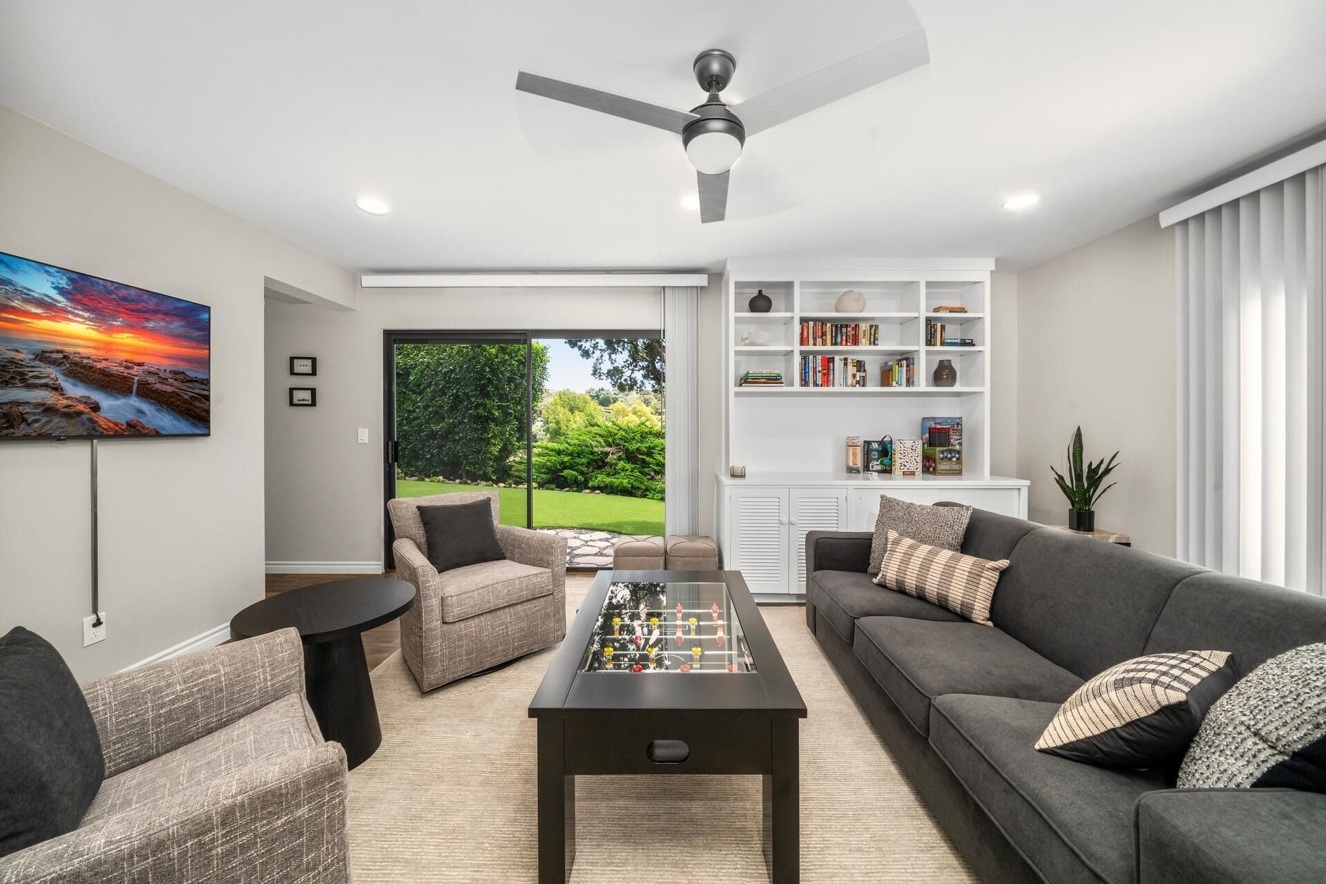 TV, fireplace, offices