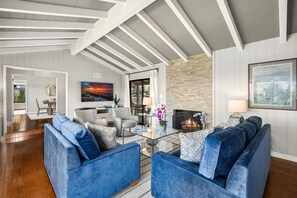 Fernseher, Kamin, Arbeitsbereiche