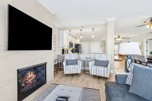 Smart TV, fireplace