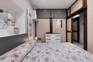 2 quartos, ferros/tábuas de passar roupa