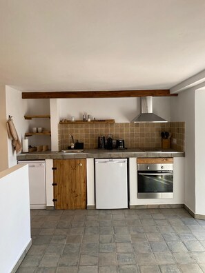 Réfrigérateur, four, plaque de cuisson, lave-vaisselle