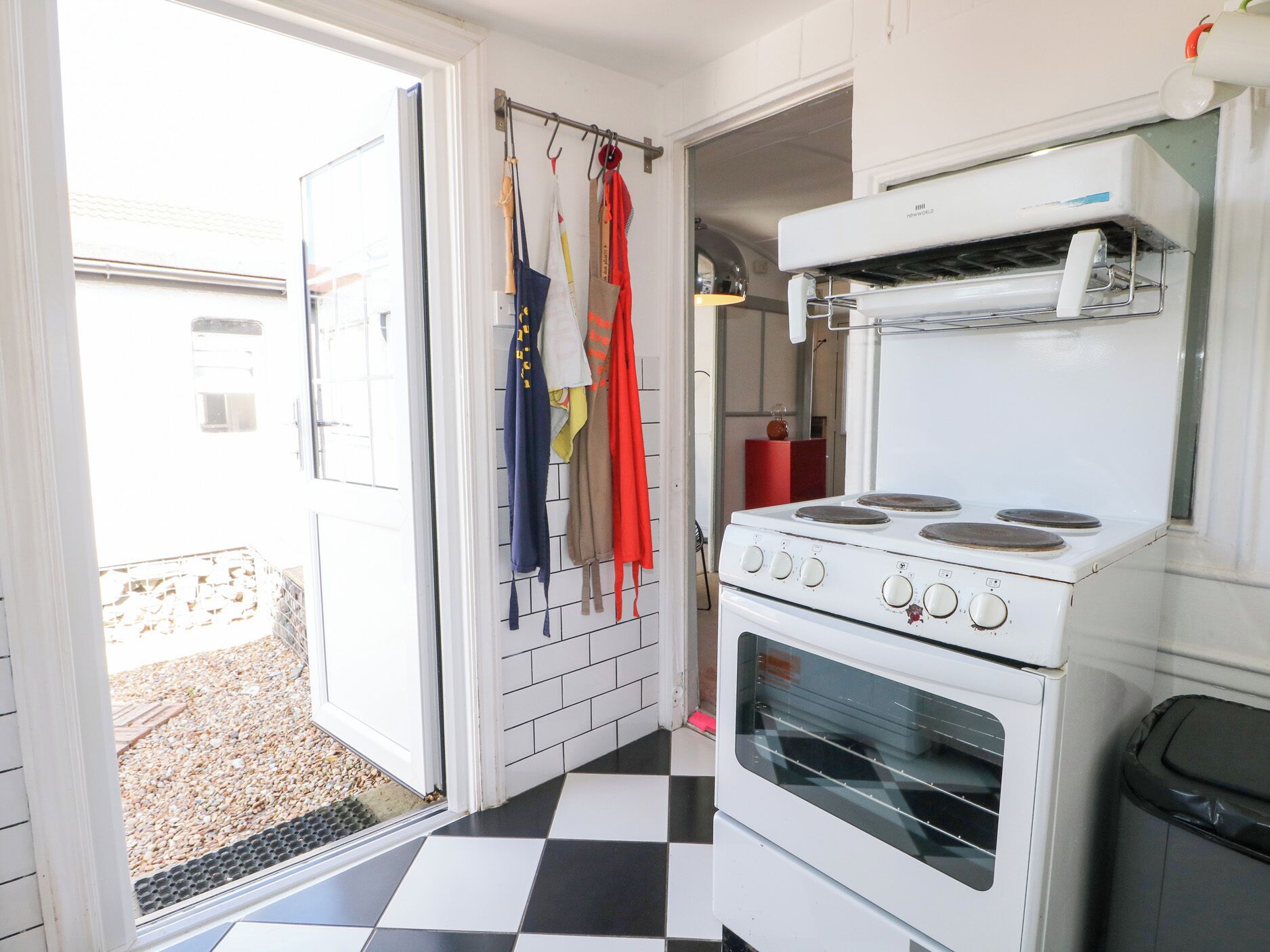 Dishwasher, cookware/dishes/utensils