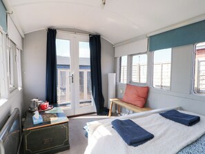 4 bedrooms, individually decorated, individually furnished, free WiFi - Harbour Road Quirky Beach Railway Carriages (Bognor Regis)