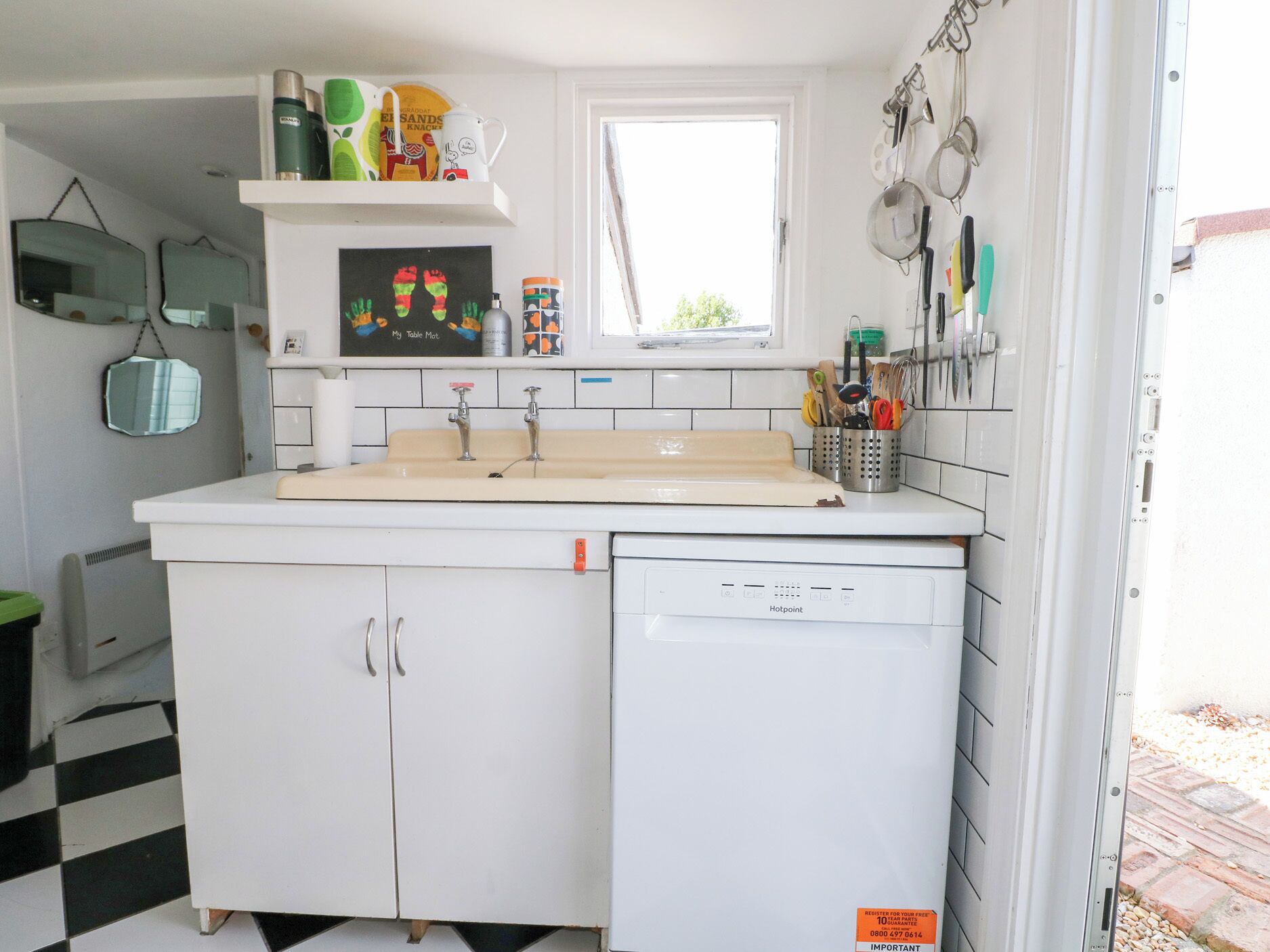 Rentaplats i utensilis de cuina, vaixella i coberteria 