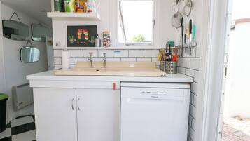 Rentaplats i utensilis de cuina, vaixella i coberteria