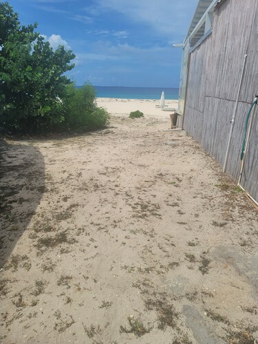 Luxury 1-bedroom apartment off beautiful Meads Bay with WiFi, AC