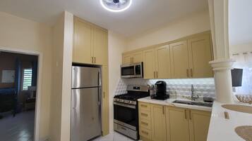 Mikroaaltouuni, uuni, liesi