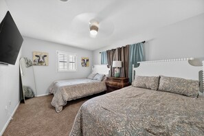 4 bedrooms, iron/ironing board, WiFi, bed sheets