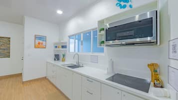 Superior Suite | Private kitchen | Fridge, microwave, stovetop, toaster