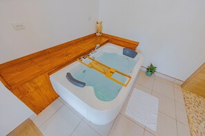 Appartement Deluxe | Bain à remous privé