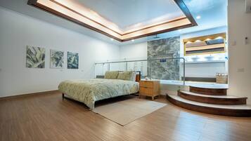 Suite – superior | Sengetøy av topp kvalitet, blendingsgardiner og strykejern/-brett