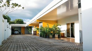 Fachada de la propiedad