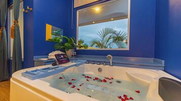 Deluxe Apartment | Private spa tub