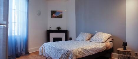 1 bedroom, bed sheets
