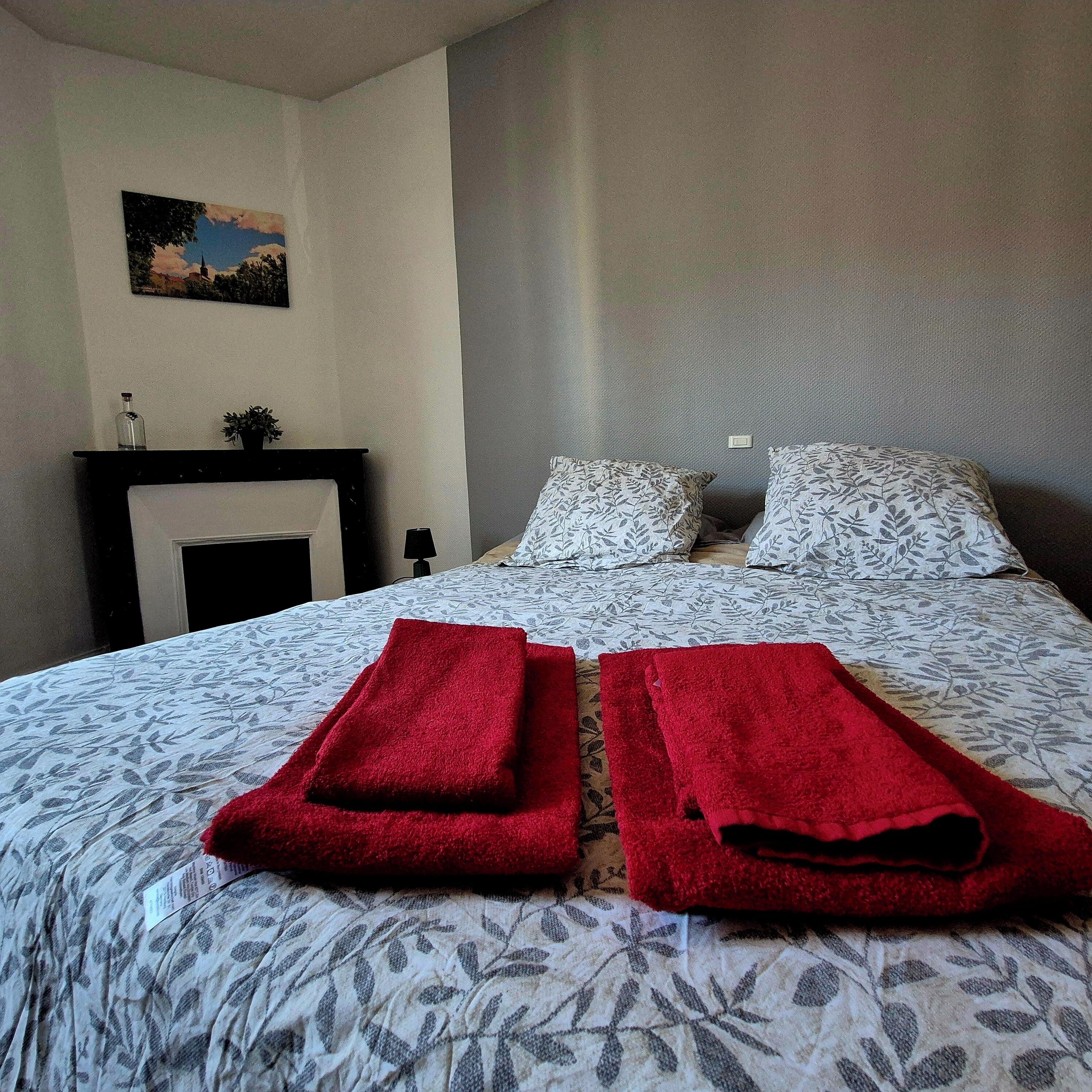 1 bedroom, bed sheets