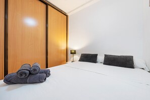 2 habitaciones, tabla de planchar con plancha, wifi y ropa de cama 