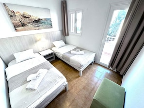 7 chambres, fer et planche à repasser, Wi-Fi, draps fournis