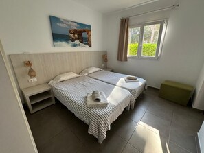 7 chambres, fer et planche à repasser, Wi-Fi, draps fournis