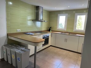 Microonde, forno, piano cottura, lavastoviglie
