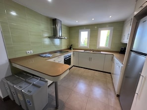 Micro-ondes, four, plaque de cuisson, lave-vaisselle