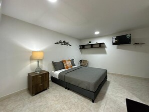 Standard-Doppelzimmer | Daunenbettdecken, Schreibtisch, laptopgeeigneter Arbeitsplatz