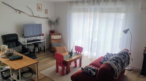 TV, books - My little house: out of sight, out of mind (Acquigny)