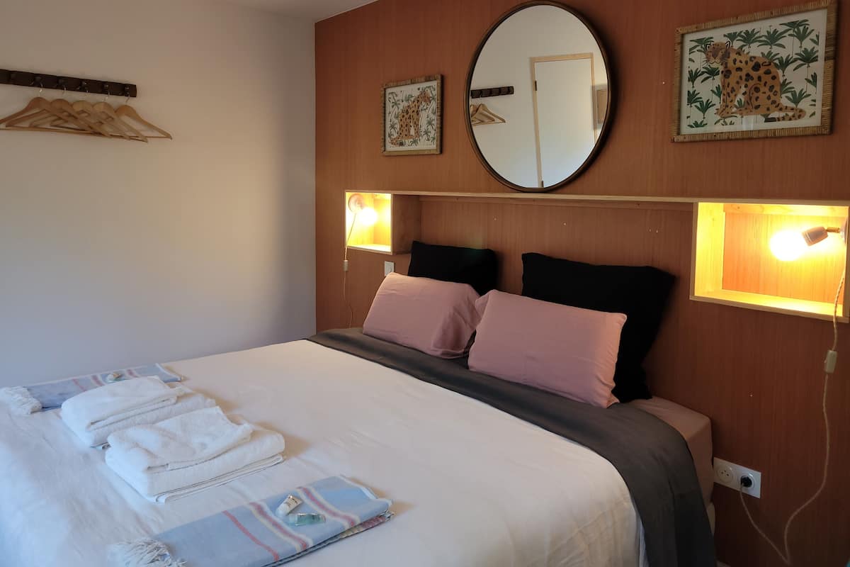 Habitación doble superior, vistas al jardín | Sistema de insonorización y wifi gratis
