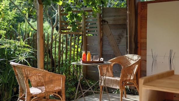 Chambre Double Supérieure, vue jardin | Terrasse/Patio