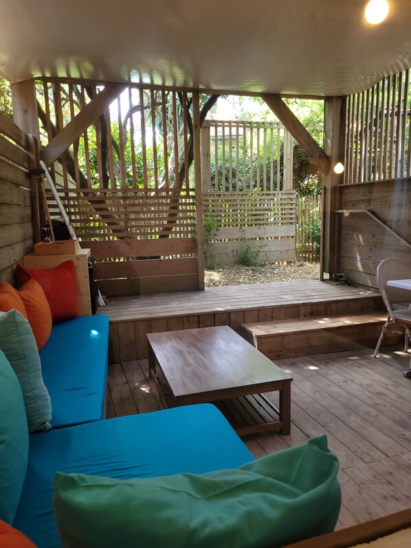 Quarto casal superior, vista para o jardim | Terraço/pátio