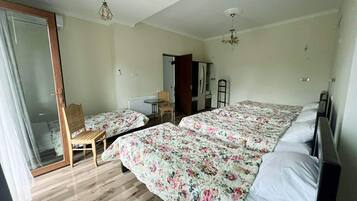 Iron/ironing board, WiFi, bed sheets