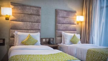 Standard Twin Room, 2 Twin Beds, Non Smoking | In-room safe, desk, laptop workspace, blackout drapes