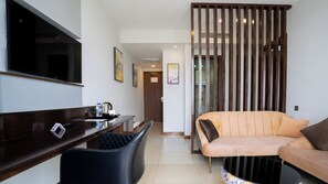 Executive Room, 1 King Bed, Non Smoking, Lake View