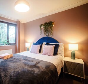 7 bedrooms, iron/ironing board, WiFi, bed sheets