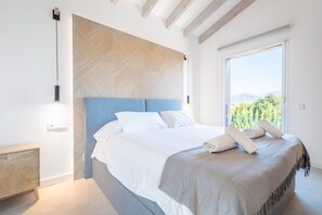 4 多间卧室、熨斗/熨衣板、WiFi、床单